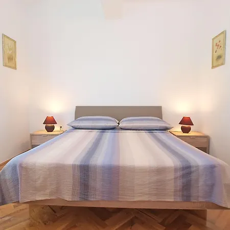 Διαμέρισμα Mira 1293